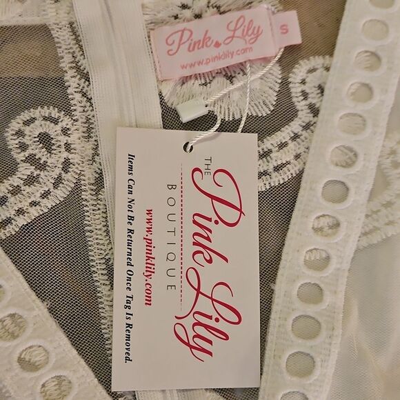 NWT Pink Lilly Elegant White Lace Maxi Dress size Small - Picture 11 of 16